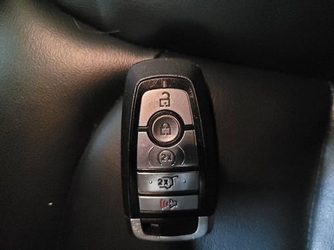 Used 2019 Ford Explorer XLT w/ Equipment Group 202A AWD/4WD image 32