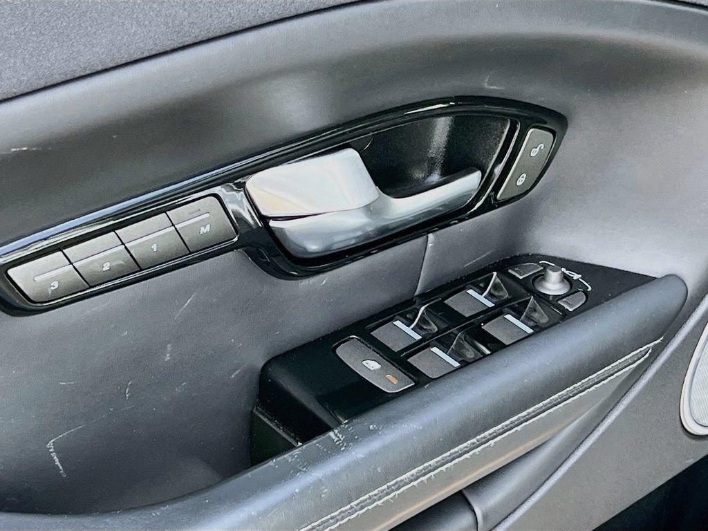 Used 2019 Land Rover Range Rover Evoque HSE AWD/4WD image 18