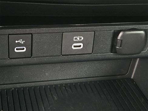 Used 2023 Toyota Prius XLE image 20