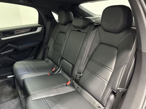 Certified 2026 Porsche Cayenne Coupe image 35