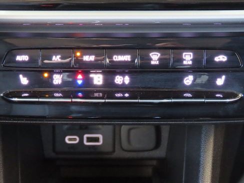 Used 2022 Chevrolet Bolt LT w/ Infotainment Package image 28