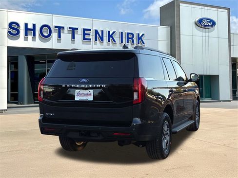 New 2025 Ford Expedition Active image 8