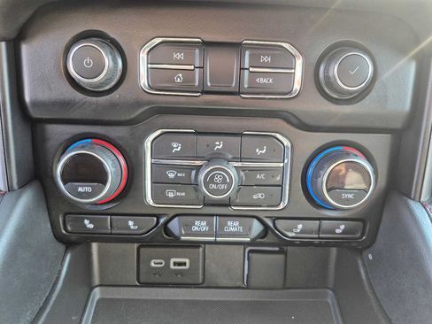 Used 2021 Chevrolet Tahoe RST w/ Luxury Package AWD/4WD image 23