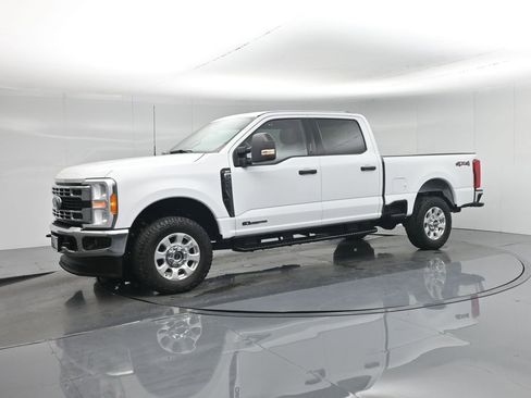 Used 2023 Ford F250 XLT w/ F-250 >10K GVWR Package image 28