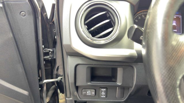 Used 2016 Toyota Tacoma Limited w/ Towing Package RWD image 30