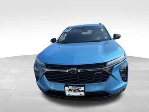 Used 2025 Chevrolet Trax RS w/ Driver Confidence Package FWD image 2