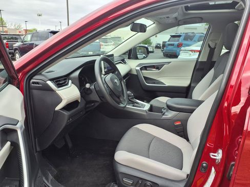 Certified 2025 Toyota RAV4 XLE w/ Convenience Package image 21