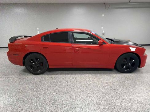 Used 2014 Dodge Charger R/T image 2
