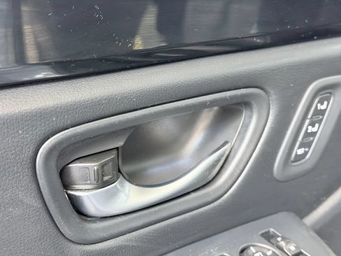 Used 2025 Honda Pilot Touring image 9