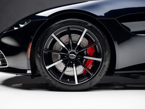 Used 2023 Aston Martin V8 Vantage Coupe RWD image 18