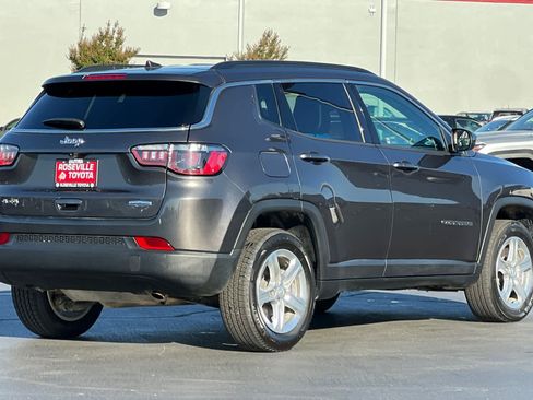 Used 2024 Jeep Compass Latitude image 2