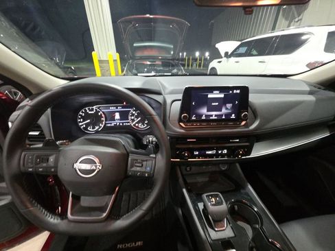 Used 2025 Nissan Rogue SV w/ SV Premium Package FWD image 39