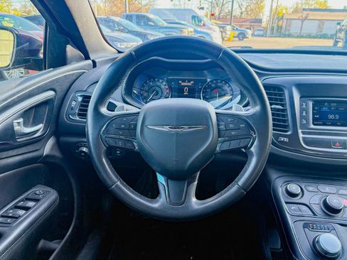 Used 2016 Chrysler 200 S FWD image 22