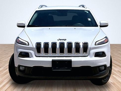 Used 2018 Jeep Cherokee Latitude Plus w/ Cold Weather Group AWD/4WD image 3