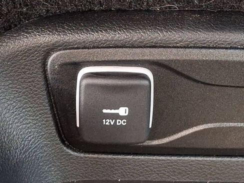 Used 2025 Chrysler Pacifica Select AWD/4WD image 26