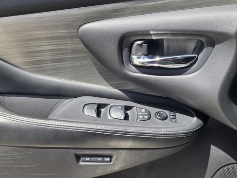 Used 2015 Nissan Murano Platinum w/ Platinum Technology Package FWD image 19