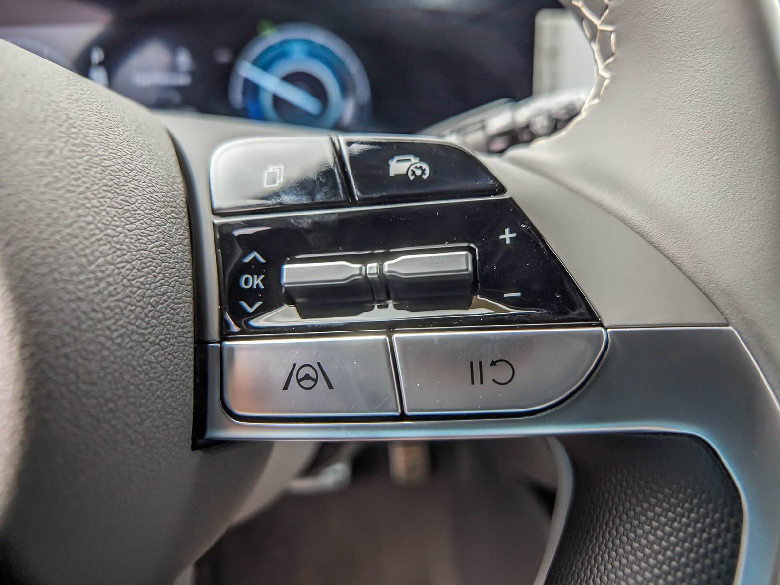 New 2025 Hyundai Elantra SEL FWD image 28