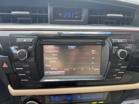 Used 2016 Toyota Corolla LE FWD image 22