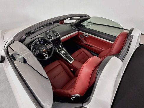 Certified 2025 Porsche 718 Boxster RWD image 22