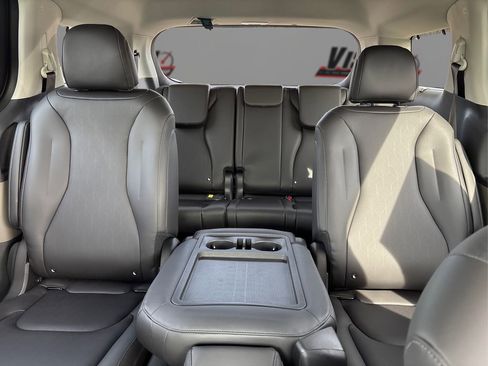 New 2026 Kia Carnival EX image 19