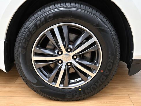 Used 2019 INFINITI QX60 Luxe w/ Essential Package FWD image 6