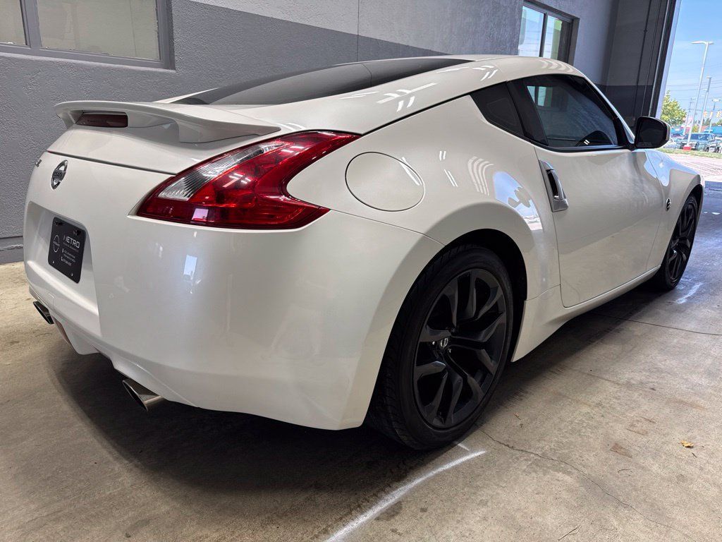 Used 2016 Nissan 370Z Coupe RWD image 7