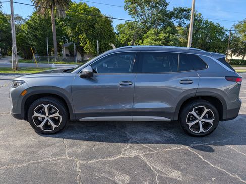 Used 2025 Volkswagen Tiguan SE AWD/4WD image 7