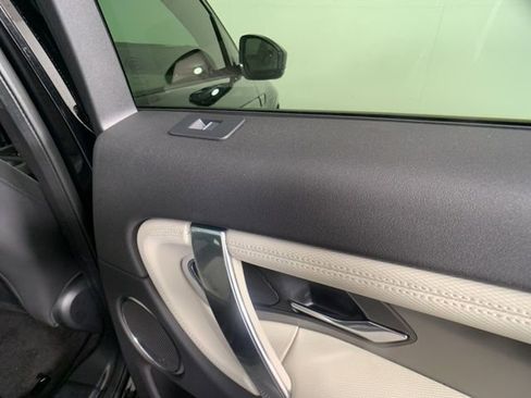 Certified 2025 Land Rover Discovery Sport Dynamic SE image 30