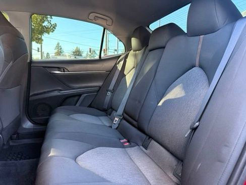 Used 2018 Toyota Camry LE FWD image 33
