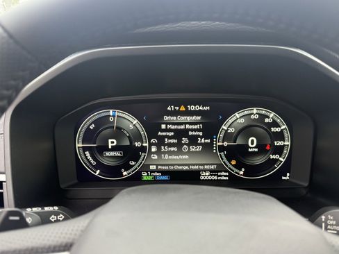 Used 2025 Mitsubishi Outlander SE image 13