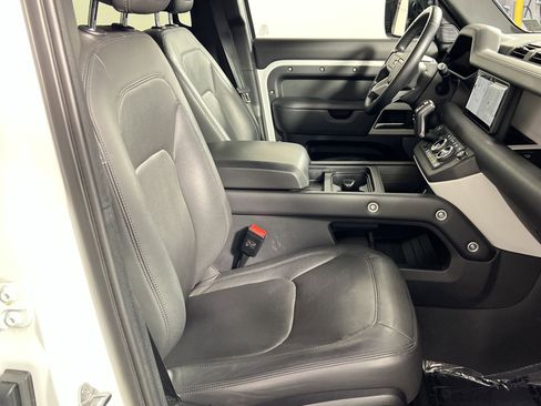 Used 2024 Land Rover Defender 110 S image 28