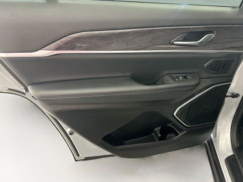 Used 2023 Jeep Grand Cherokee L Limited w/ Black Appearance Package image 28