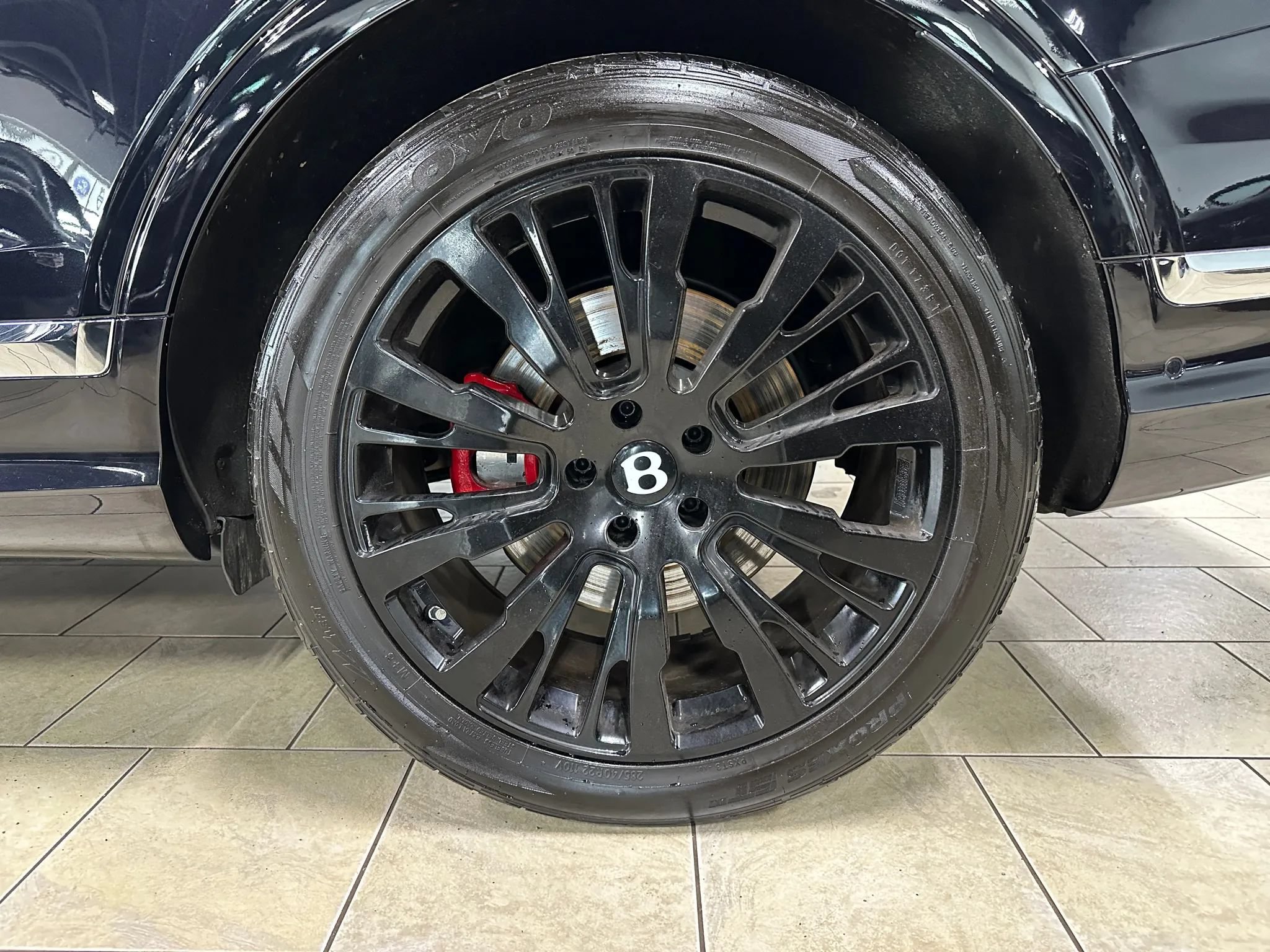 Used 2021 Bentley Bentayga AWD/4WD image 36