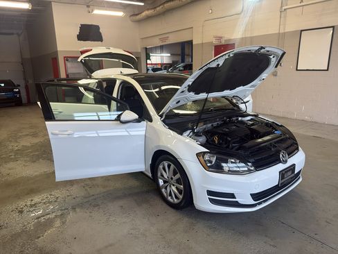 Used 2017 Volkswagen Golf Wolfsburg Edition image 7
