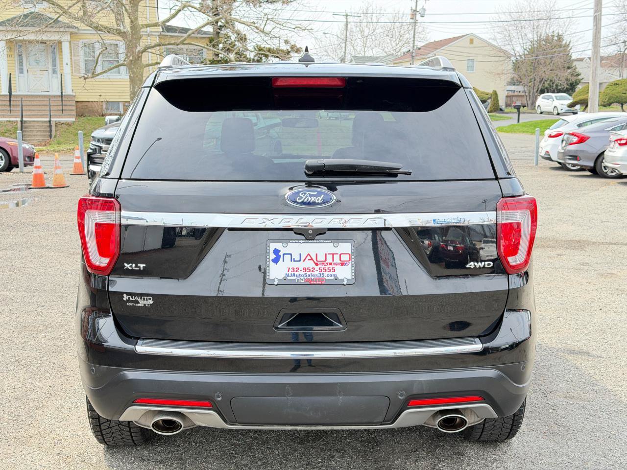 Used 2018 Ford Explorer XLT w/ Equipment Group 202A AWD/4WD image 5
