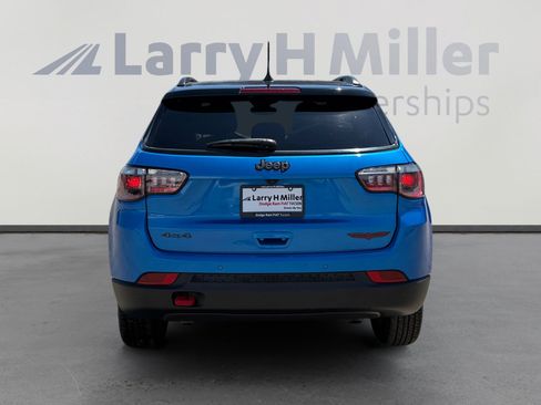 Used 2025 Jeep Compass Trailhawk AWD/4WD image 4