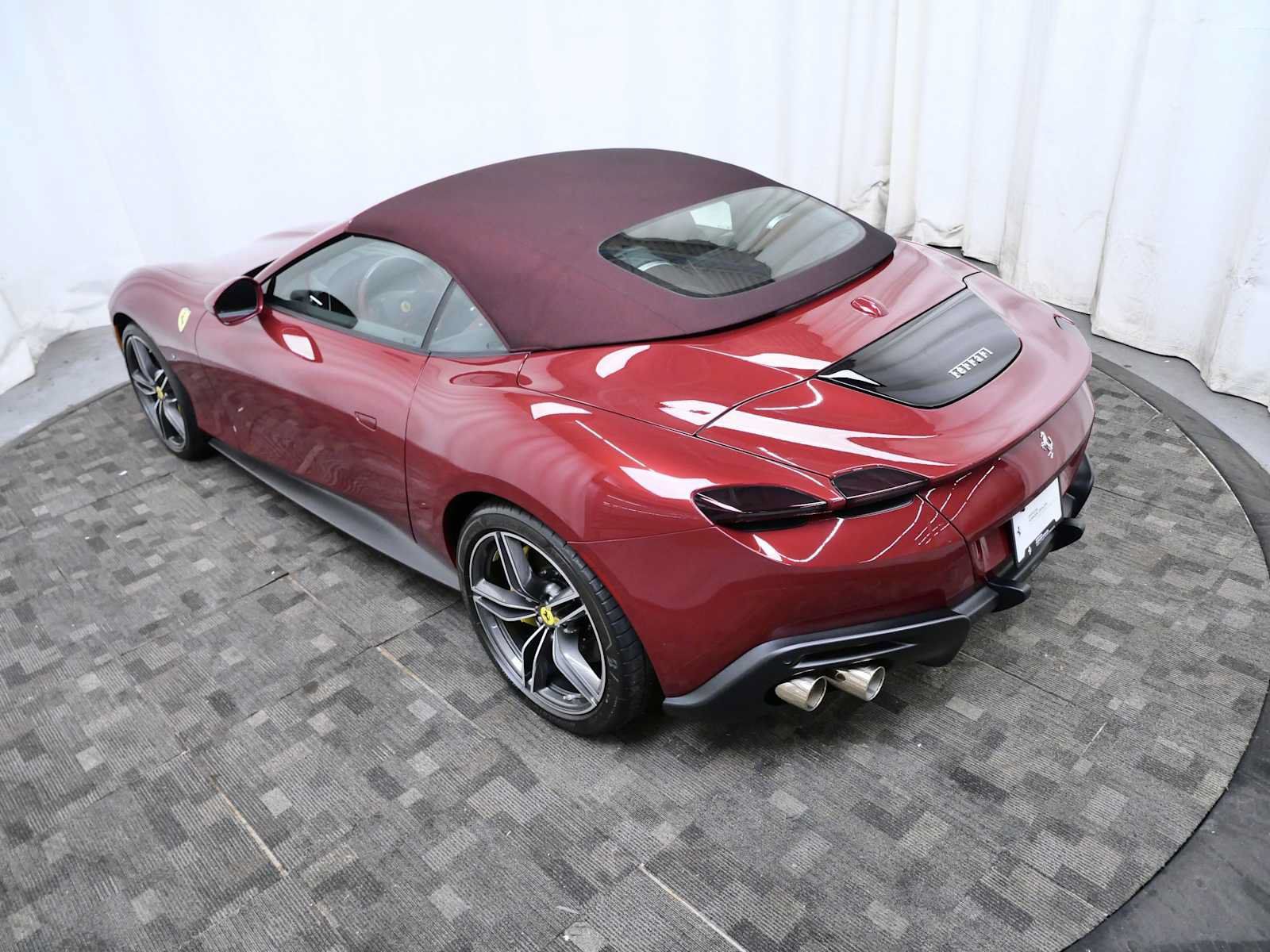 Certified 2025 Ferrari Roma Spider RWD image 5