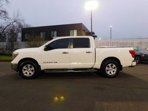 Used 2019 Nissan Titan SV w/ SV Convenience Package image 21
