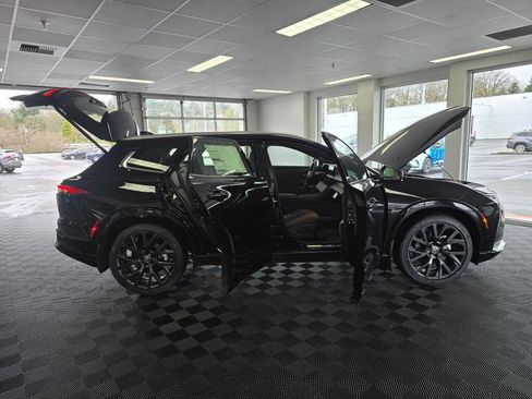 New 2025 Toyota Crown Signia Limited image 17