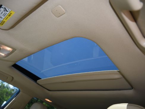 Used 2019 Toyota Highlander XLE FWD image 7