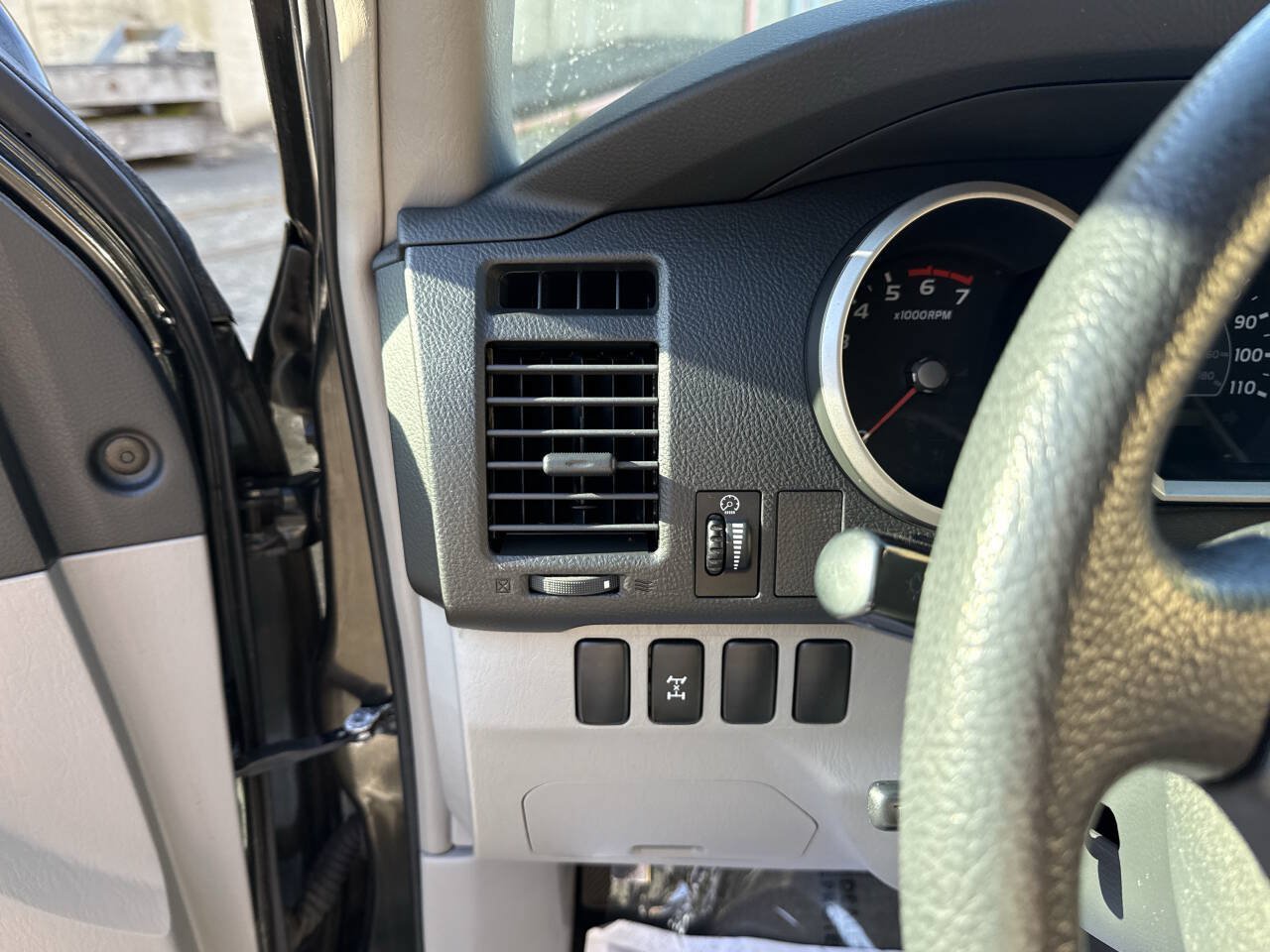 Used 2007 Toyota 4Runner SR5 AWD/4WD image 25