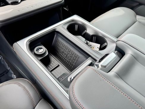 New 2025 Ford Expedition Active image 35