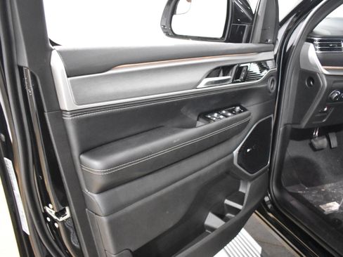 New 2026 Jeep Grand Wagoneer L Limited AWD/4WD image 25