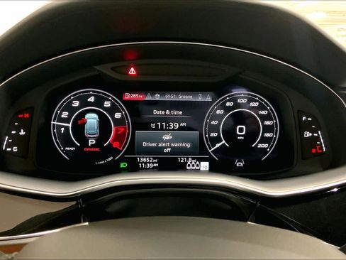 Used 2025 Audi RS Q8 performance AWD/4WD image 25