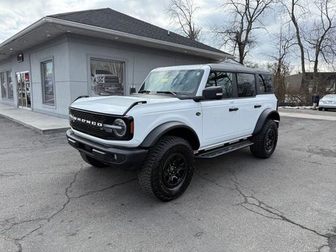 Used 2022 Ford Bronco Wildtrak image 3