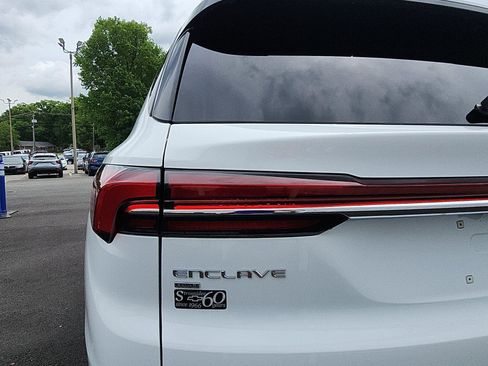 Used 2025 Buick Enclave Preferred AWD/4WD image 13