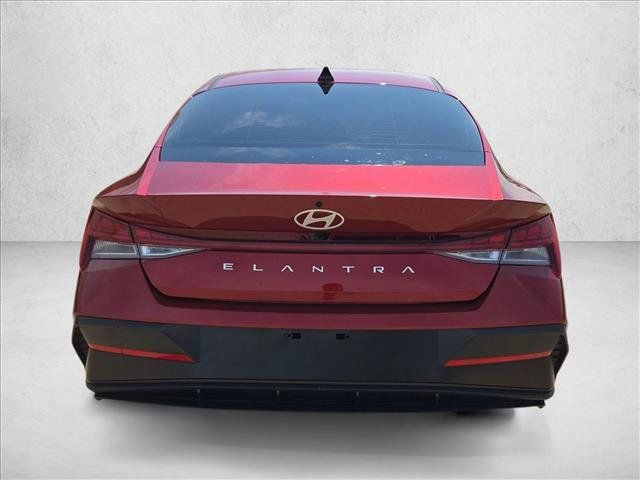 Used 2024 Hyundai Elantra SEL w/ Convenience Package FWD image 7