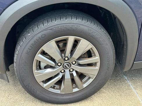 Used 2025 Nissan Pathfinder SV FWD image 5