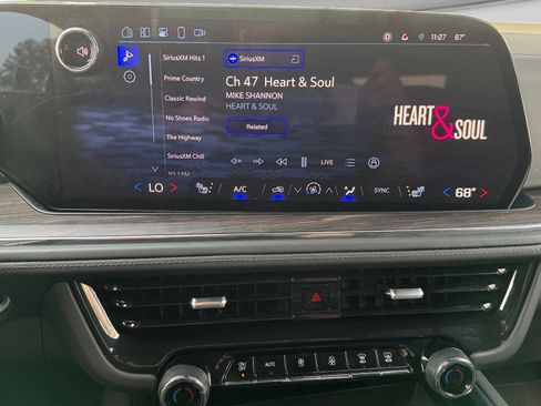 Used 2025 Chevrolet Suburban Z71 image 20