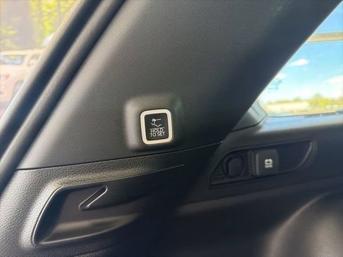 Used 2025 Jeep Grand Cherokee Altitude AWD/4WD image 6